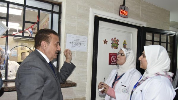 خلال جولة مفاجئة بوحدة طب مشالي.. محافظ بورسعيد يشدد على أهمية التعامل الفوري فيمع الحالات المرضية