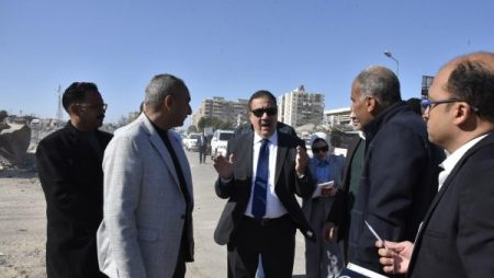 محافظ بورسعيد يوجه بسرعة الانتهاء من تسوية أرض “موقف مصر القديم”|شاهد