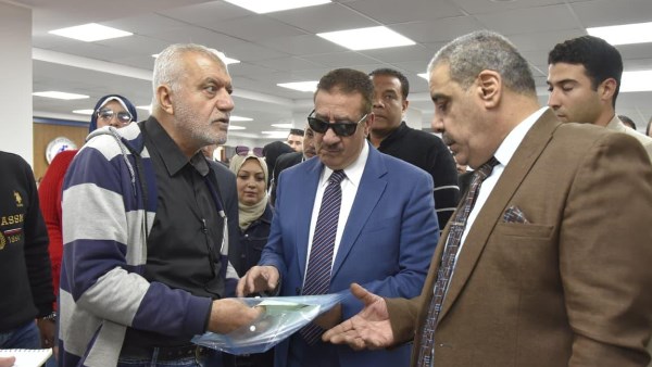 محافظ بورسعيد يشدد على رفع كفاءة النظافة بمبنى التأمينات والمنطقة المحيطة | شاهد