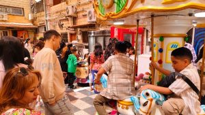 زحام وفرحة تعم القلوب.. كرنفال كنيسة الأنبا بيشوي ببورسعيد يتحول إلى مدينة ألعاب |شاهد