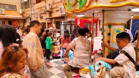 زحام وفرحة تعم القلوب.. كرنفال كنيسة الأنبا بيشوي ببورسعيد يتحول إلى مدينة ألعاب |شاهد