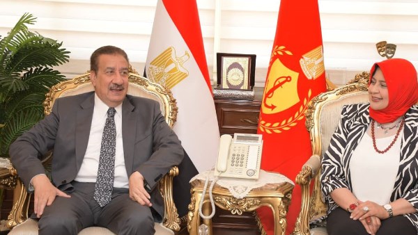 محافظ بورسعيد يستقبل مدير عام مدارس النيل المصرية الدولية لتعزيز التعاون المشترك