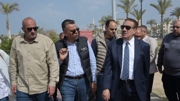 محافظ بورسعيد: تكثيف أعمال تطوير ساحة ميدان مجمع المطاعم بحي المناخ