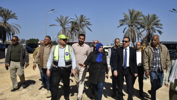 محافظ بورسعيد: استمرار رصف الطرق الداخلية بمنطقة النور  في حي الضواحي| صور