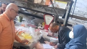 تحرير 60 محضرا تموينيا بأسواق دمياط