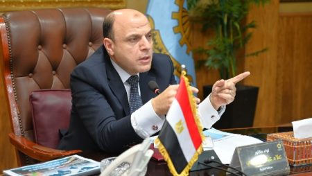 محافظ الغربية يعقد اجتماعًا موسعًا لمتابعة تنفيذ مشروعات تحسين نوعية المياه بمصرف كيتشنر