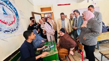 بالمجان.. فحص وعلاج 1422 مواطنًا خلال قافلة طبية بكفر الشيخ