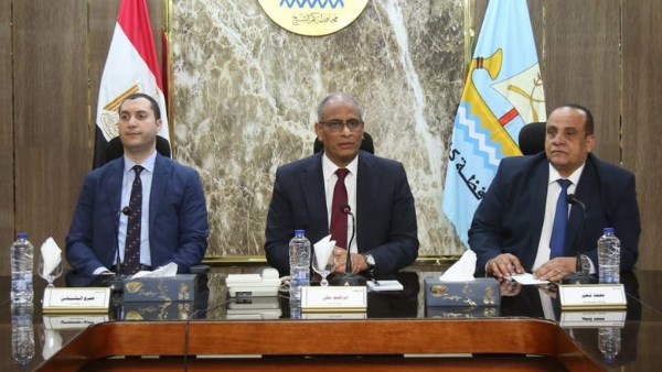 محافظ كفر الشيخ يناقش مع النواب عددًا من الملفات الخدمية والتنموية | صور
