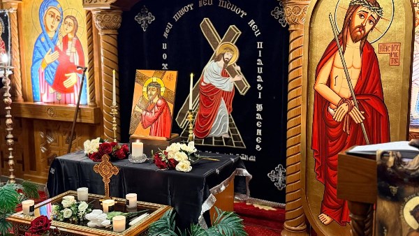 الكنائس تبدأ صلوات الإثنين من البصخة المقدسة وسط أجواء روحانية .. صور