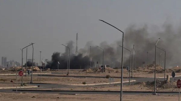 عاجل | طائرة مسيرة إيرانية تستهدف «مُجمّع الوزارات» بالكويت وتُسبّب أضرارًا جسيمة