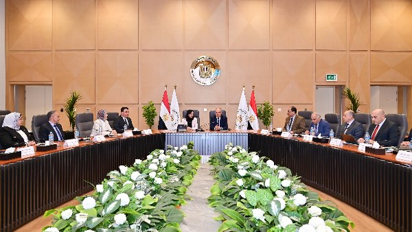 وزير الري ومحافظ البحيرة يناقشان تعزيز التعاون المشترك