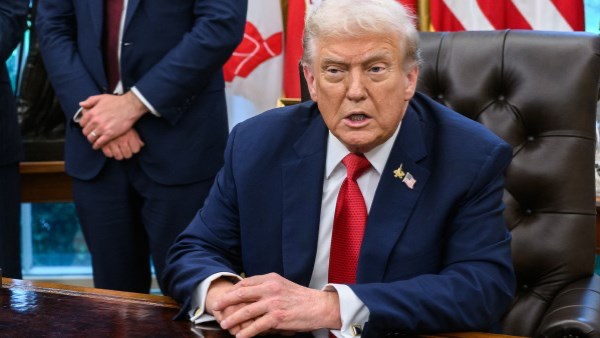 أستاذ قانون: حصار مضيق هرمز بقرار من ترامب جريمة دولية تنذر بحرب شاملة وانهيار اقتصادي عالمي