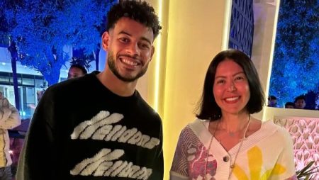 لقاء الخميسي تخطف الأنظار برفقة دونجا