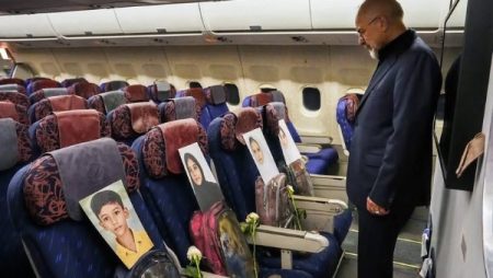 خلال مفاوضات إسلام أباد.. الوفد الإيراني يصطحب حقائب طلاب مدرسة ميناب الذين استشهدوا بالقصف الأمريكي