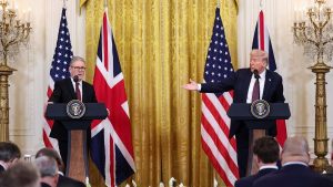 تطور مفاجئ.. ترامب وستارمر يصلان لمرحلة حاسمة لإعادة فتح مضيق هرمز