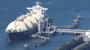 أول ناقلة غاز مسال تغادر مضيق هرمز بمحاذاة الساحل العُماني