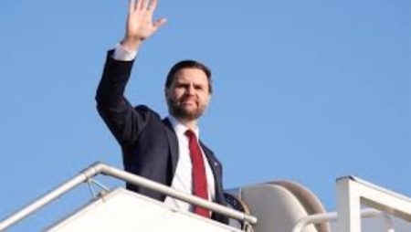 الوفد الأمريكي يغادر باكستان بعد إعلان عدم التوصل إلى اتفاق مع إيران