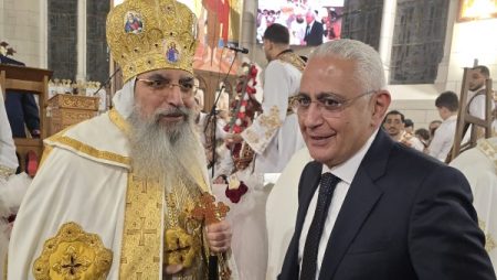 من قداس عيد القيامة.. أسقف فرنسا: مصر تمثل نموذجًا راسخًا للوحدة الوطنية