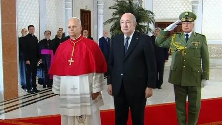 تزامنا مع زيارة بابا الفاتيكان تفجير انتحاري مزدوج في الجزائر