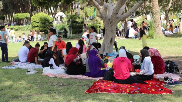 احتفالات شم النسيم تتواصل بحديقة الأزهر.. تفاصيل