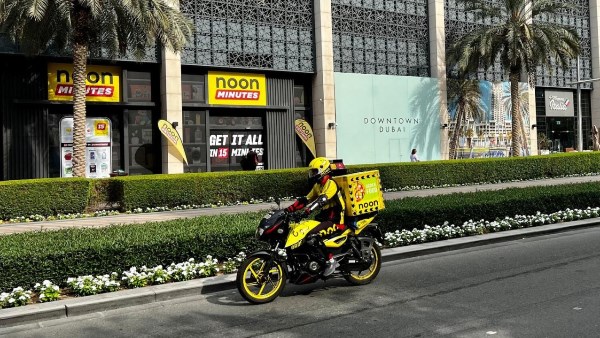 سرقة الـ 96 ألف جنيه تشعل السوشيال ميديا | قفزة هروب من شرفة وبطاقة مفقودة تضع طالبًا في دائرة الاتهام.. والأم تقدّم دليل براءته والمحامي يفك لغز الواقعة