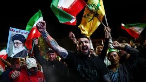 الموت لأمريكا وإسرائيل والمُساومين.. مظاهرات في طهران بعد وقف إطلاق النار | شاهد