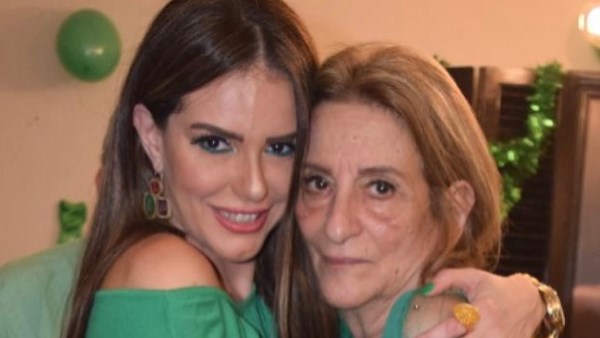 دنيا عبد العزيز تحيي الذكرى السادسة لوفاة والدتها برسالة مؤثرة