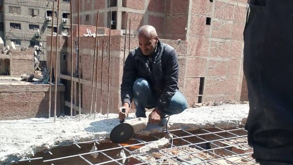 محافظ القاهرة يوجه بضرب مخالفات البناء بيد من حديد.. وإزالة فورية لعقار مخالف بعين شمس