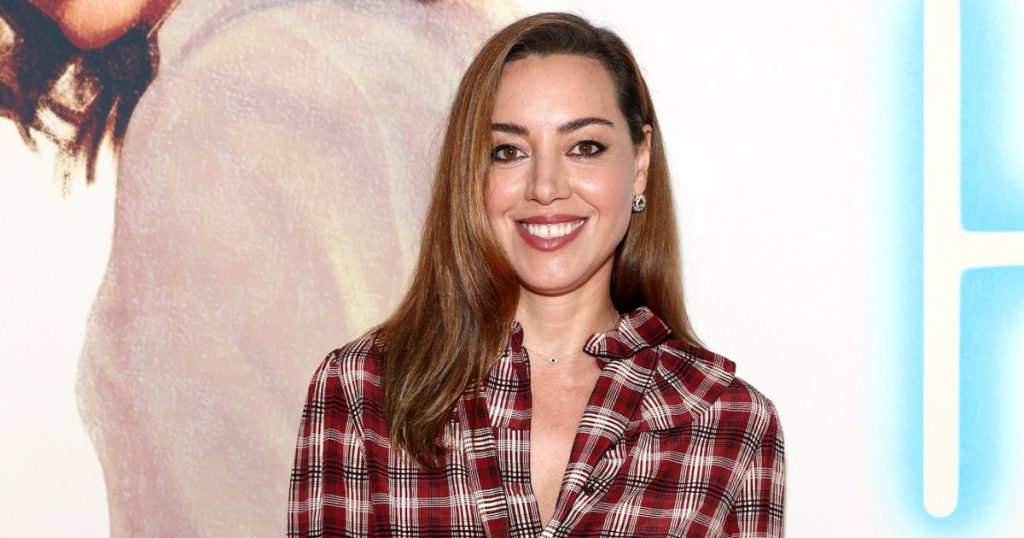 تاريخ المواعدة الكامل لأوبري بلازا: من الزوج الراحل جيف باينا إلى صديقها كريس أبوت