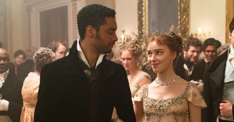 فيبي دينيفور تكشف أنها “لم” يُطلب منها العودة إلى “بريدجيرتون” بعد مخاوف إعادة الصياغة