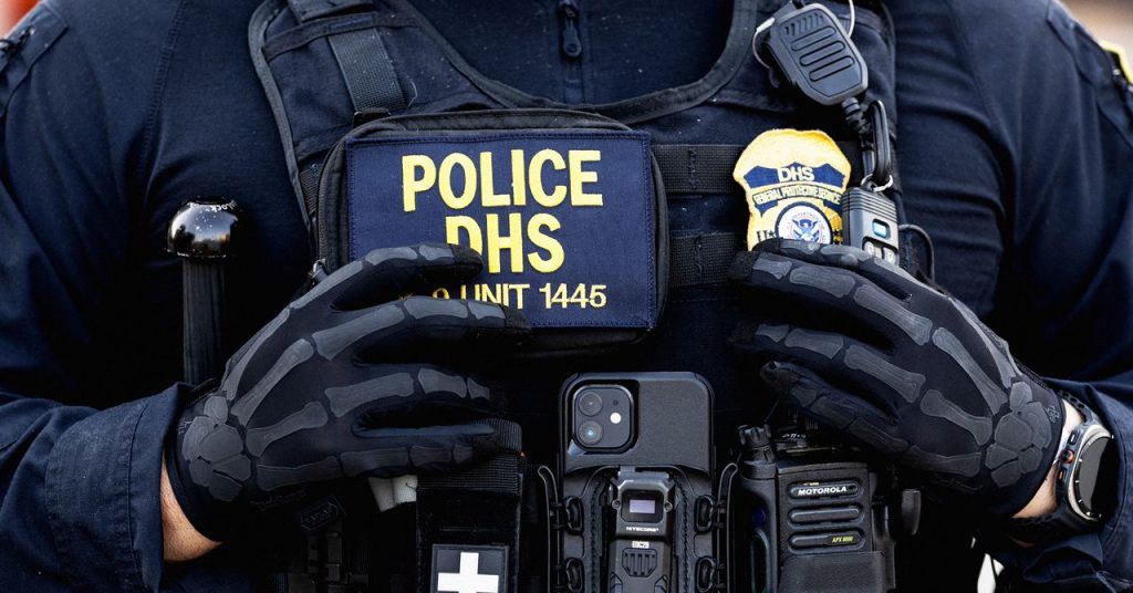 الكونجرس يزيد الضغط على وزارة الأمن الداخلي بشأن دور شركة بالانتير في حملة قمع الهجرة