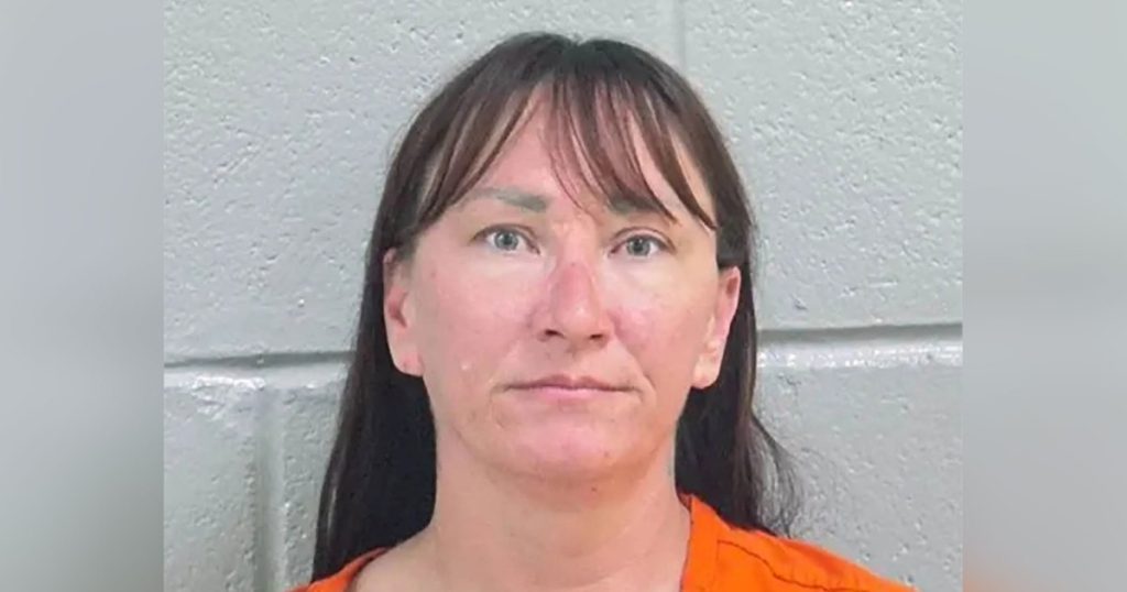 “الطفلة جيسيكا”، التي تم إنقاذها من بئر في عام 1987، واعتقلت بسبب مزاعم عن العنف المنزلي في تكساس