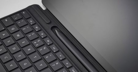 تشهد أجهزة الكمبيوتر الشخصية Surface من Microsoft ارتفاعًا كبيرًا في الأسعار، وتختفي الطرازات الأرخص