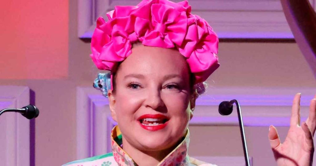 سيا تتناول مدفوعات دعم الطفل “المرتفعة بشكل لا يصدق” البالغة 42 ألف دولار للزوج السابق دان بيرناد: “محاولة شراء السلام”