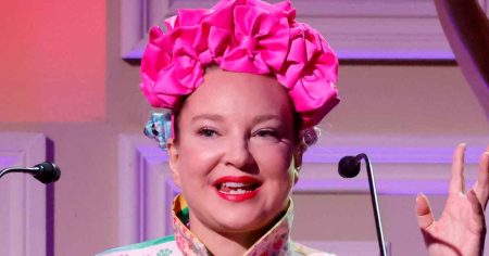 سيا تتناول مدفوعات دعم الطفل “المرتفعة بشكل لا يصدق” البالغة 42 ألف دولار للزوج السابق دان بيرناد: “محاولة شراء السلام”