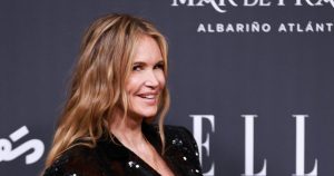 عارضة الأزياء Elle Macpherson تظهر في حملة الملابس الداخلية بعمر 62 عامًا: “My Inner Flex”