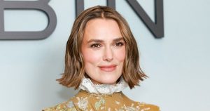 تبدو أحذية Mary Jane Flats من تصميم كيرا نايتلي أغلى بكثير مما هي عليه الآن، وذلك بفضل هذه التفاصيل