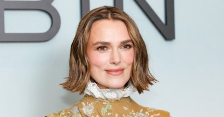 تبدو أحذية Mary Jane Flats من تصميم كيرا نايتلي أغلى بكثير مما هي عليه الآن، وذلك بفضل هذه التفاصيل