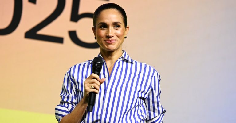 ارتدت ميغان ماركل قباقيب الحديقة المميزة (مرة أخرى) – وهم يختبئون في أمازون مقابل 35 دولارًا!