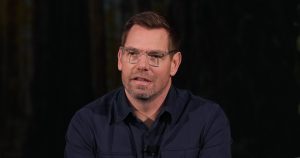 زوج أحد متهمي إريك سوالويل يرد على فيديو إنكار عضو الكونجرس: “زوجتي”