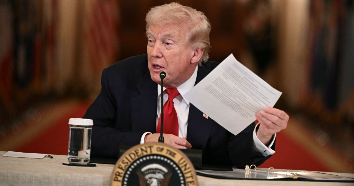 GettyImages-2264582910 ترامب في المائدة المستديرة الرياضية بالكلية