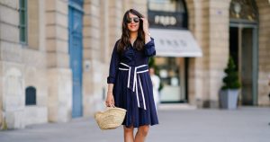 أمهات ثريات يزرن مزرعة مارثا فينيارد كل ربيع، ويرتدين هذه الإطلالات التسعة عشر بشكل متكرر