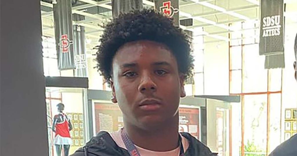 نجم كرة القدم في المدرسة الثانوية وكال بولي يرتكبان وفاة رايدر بارنز عن عمر يناهز 17 عامًا: “شاب استثنائي”