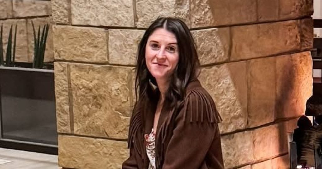 مؤثرة الأبوة والأمومة تكشف أنها صدمت ابنها بسيارتها عن طريق الخطأ: “الحوادث تحدث”