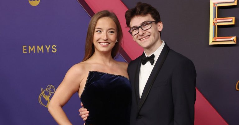 تيس مكراكين تنفي أن “الاختلاف في المعتقدات السياسية” أدى إلى الانفصال عن لاعب الجمباز ستيفن نيدوروشيك