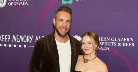 الأوقات التي دافعت فيها كريستين بيل وداكس شيبرد عن زواجهما: نكت الذكرى المثيرة للجدل، والمزيد