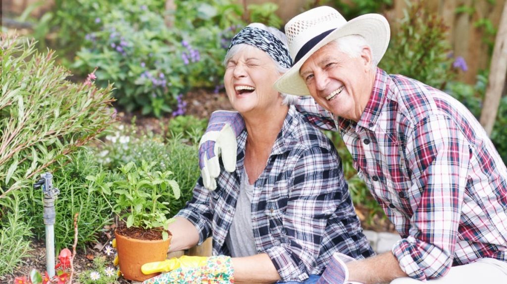 5 عادات للسعادة.. من واقع 90 عاماً من الخبرة والحكمة