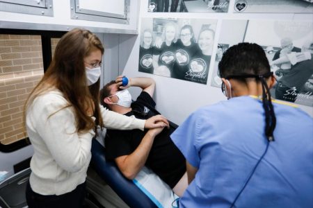 داخل “Vas Madness”، حيث يجعل الرجال جراحة إيقاف الحيوانات المنوية أكثر متعة