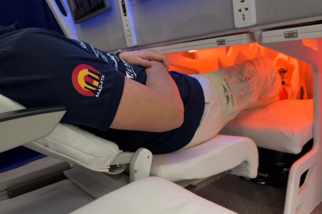 شركات الطيران تتطلع إلى مقعد طائرة ذو طابقين يشبه التابوت