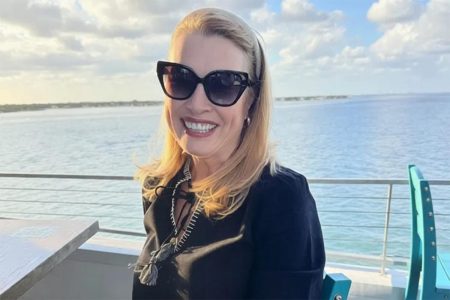 امرأة مصابة بثلاثة أنواع من السرطان، وتكتشف أنها مصابة بالأمراض المنقولة جنسيًا بعد خيانة زوجها لها